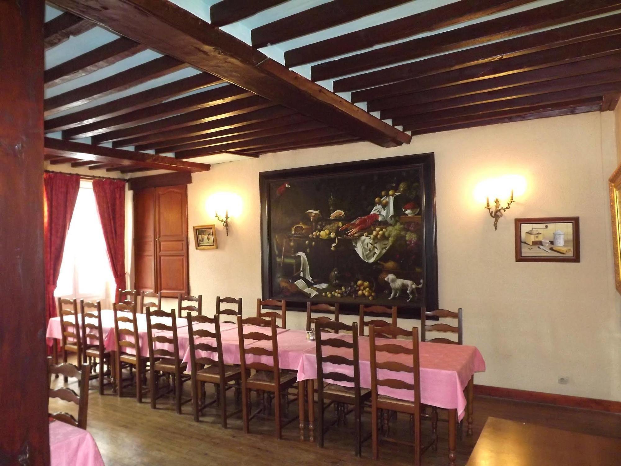 Hostellerie Saint Martin- Logis Hotel Et Restaurant Creully sur Seulles Exterior foto
